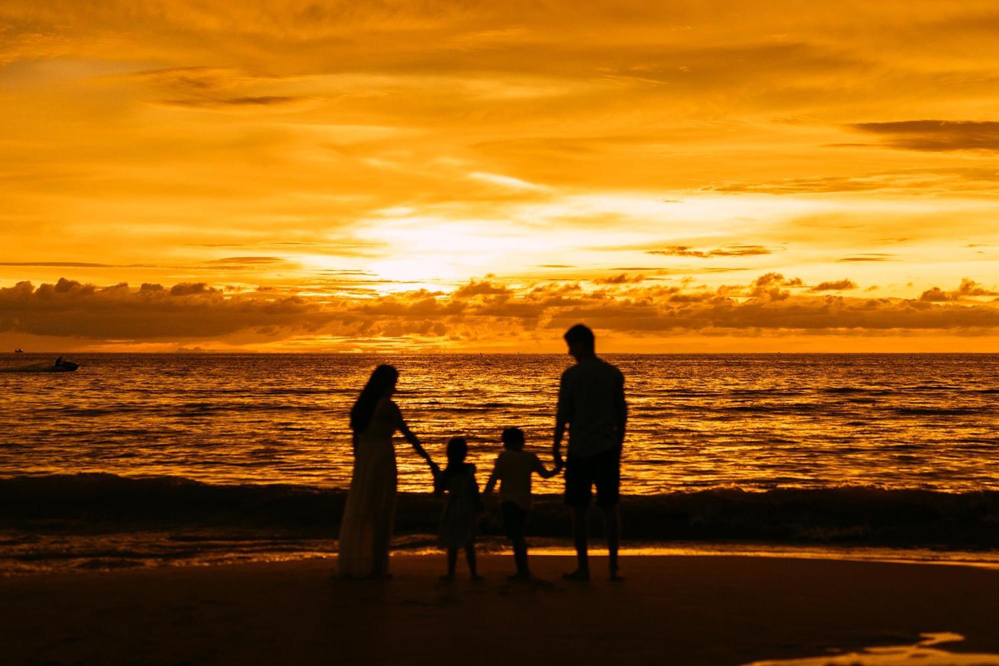 Phuket Emerald Beach Resort Karon Esterno foto