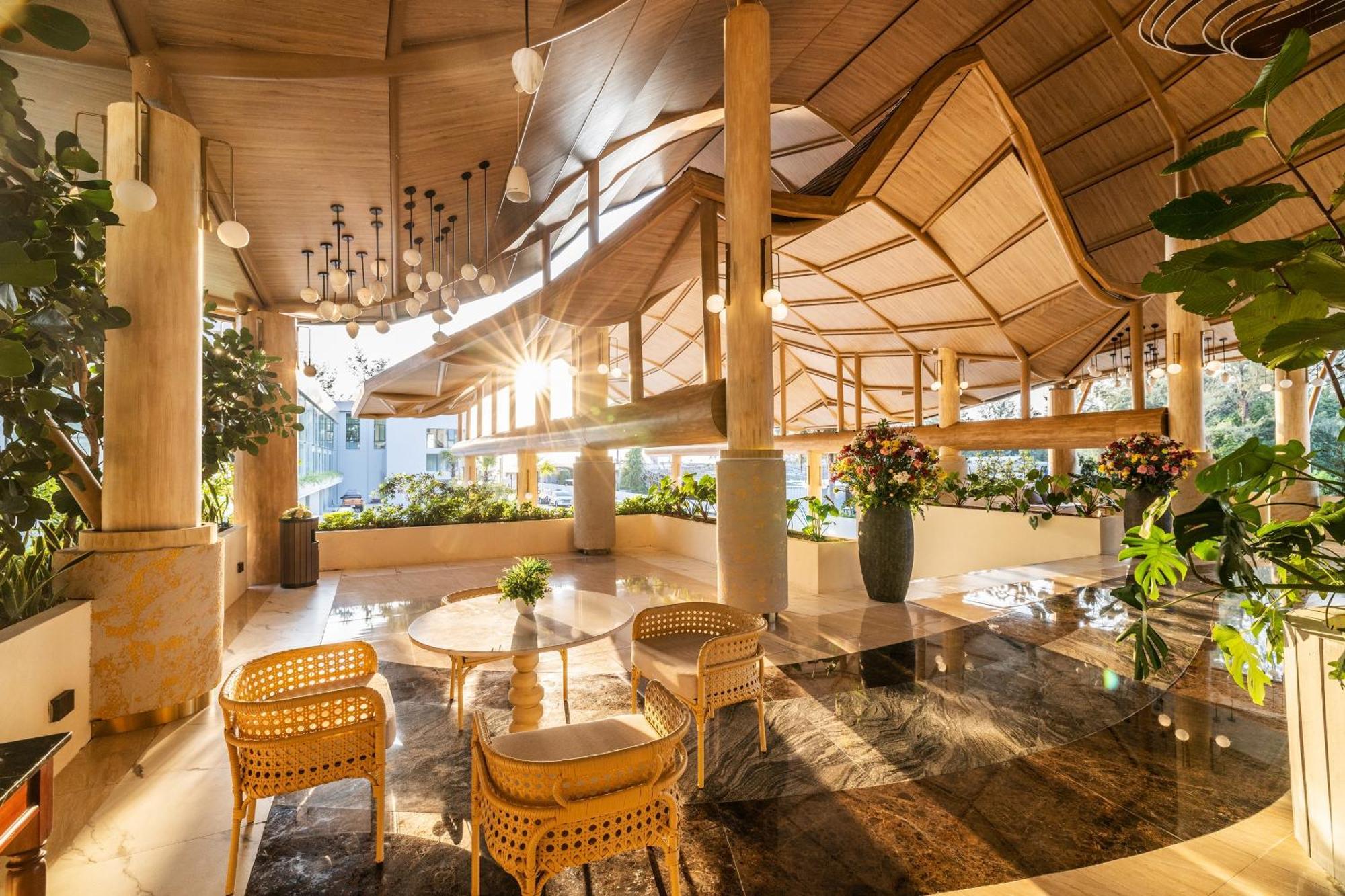 Phuket Emerald Beach Resort Karon Esterno foto